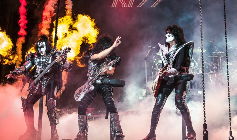 KISS ANNOUNCES DAVID LEE ROTH AS SPECIAL GUEST ON TOUR KISS ANNOUNCES DAVID LEE ROTH AS SPECIAL GUEST ON TOUR