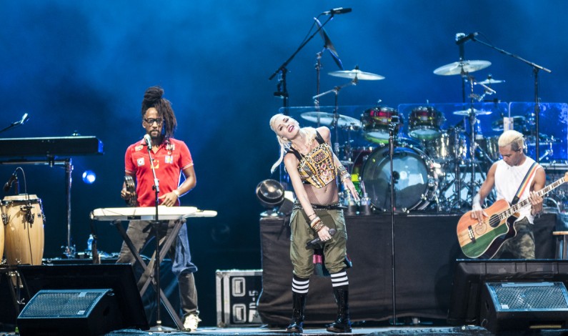 Gwen Stefani Reaches New Heights with NO DOUBT Gwen Stefani Reaches New Heights with NO DOUBT